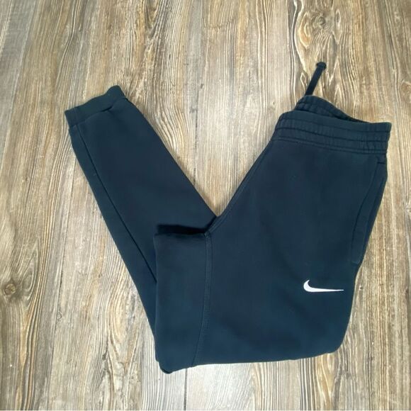Nike Joggers Size Small Club Fleece Tapered Athleisure Pants Black 716830-010 - Picture 1 of 11
